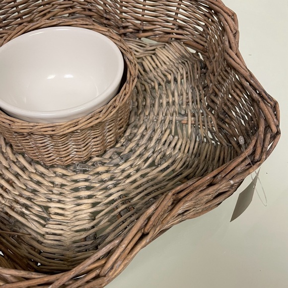 NWT Rattan Star-Shaped Chip and Dip Platter - Picture 5 of 14